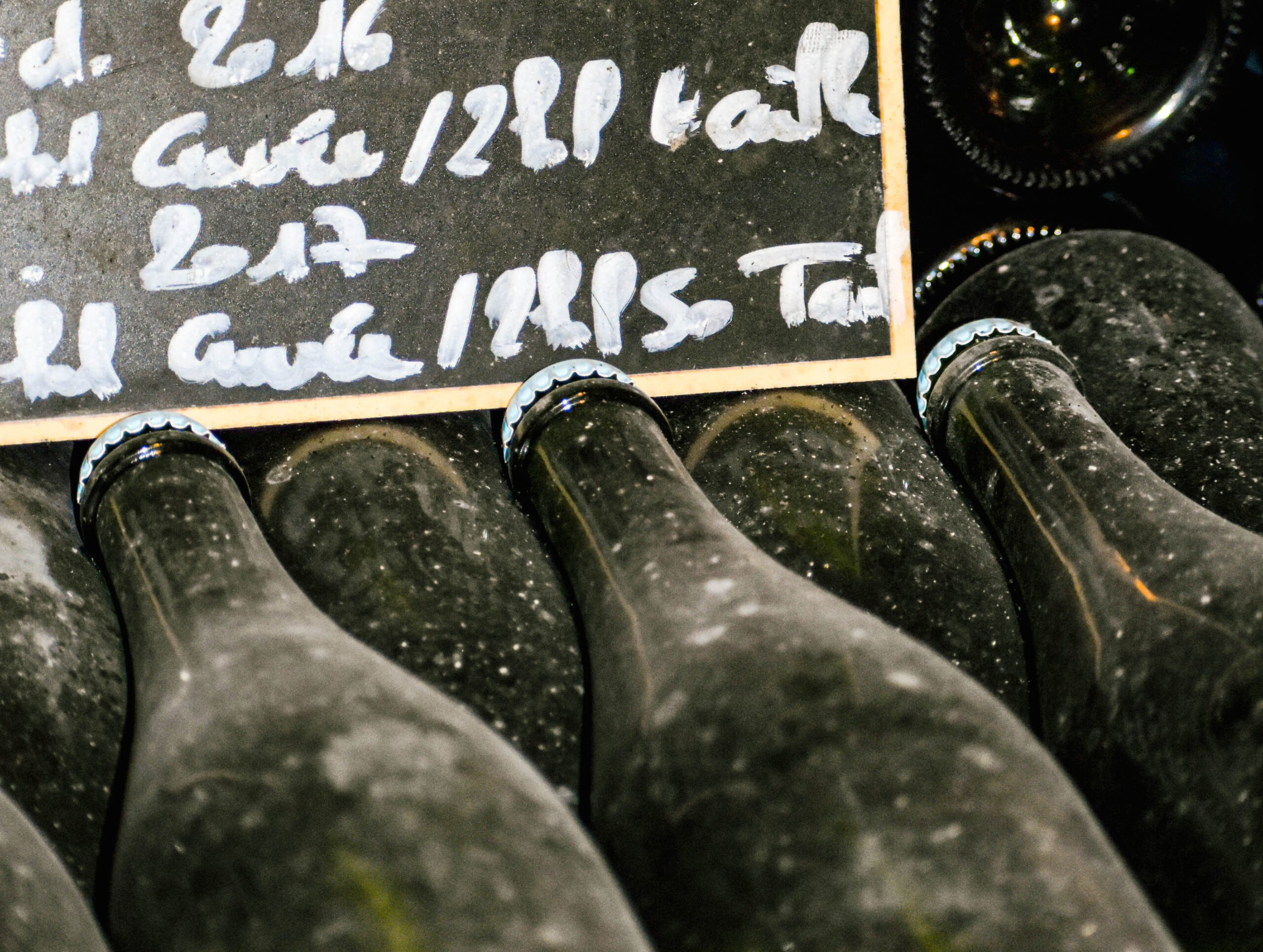 cave tas de bouteilles champagne yves ruffin